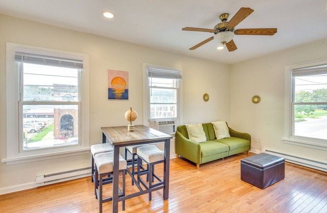3 Mi to Lake Michigan: Pet-Friendly Apt in Sawyer