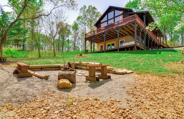 3 Mi to Marina: Cabin w/Hot Tub in Byrdstown!