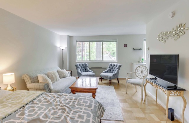 3 Mi to Nat'l Mall: Convenient DC Home Base!