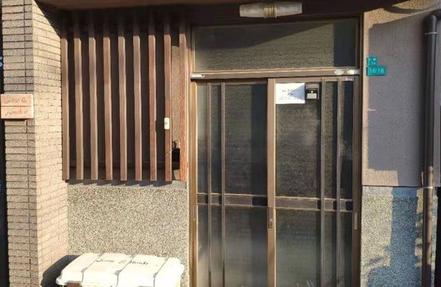 3 minutes from JR station, 2/3 minutes to Namba/Shinsaibashi, detached house for up to 7 people with both tatami mats and beds