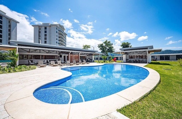 3 Pools & BBQ - 3 Rooms & 2 Bathrooms close to the beach