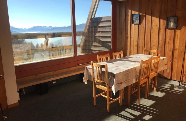 3-room apartment for 7 people in Arc 1600, ski-in/ski-out, near shops, WiFi
