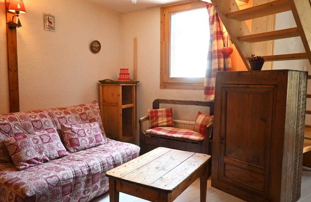 3-room apartment + mezzanine for 8, near slopes and shops