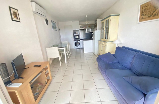 3-Room Apartment with Terrace and Pool in Saint-Raphaël