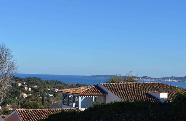 3-room apartment with terrace, air conditioning, and parking in Grimaud