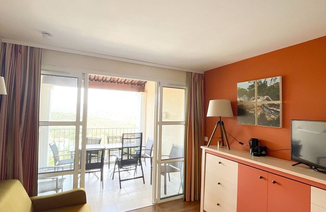 3-room duplex with terrace, solarium, pool, and parking