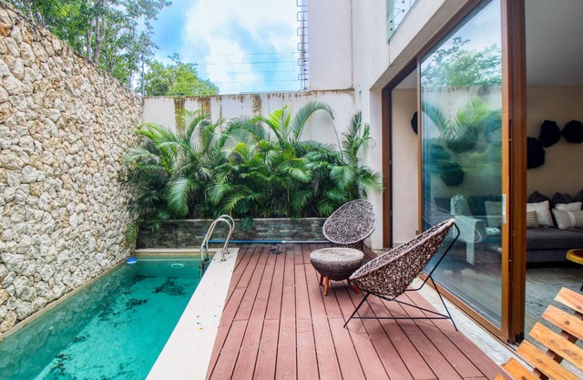 3-story condo with private plunge pool, balcony, exercise room, and AC
