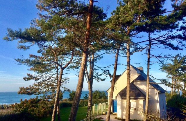 30 meters from the beach, large comfortable house with a great sea view