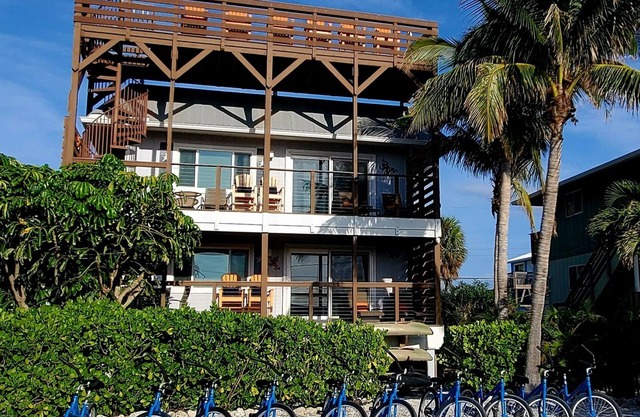 30 Seconds to Beach Path! All inclusive! Kayaks, SUP's, Bikes & so much more!