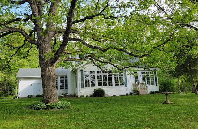 3000 sq ft home - Private 25 acres on a river - 45 min from Milwaukee or Madison