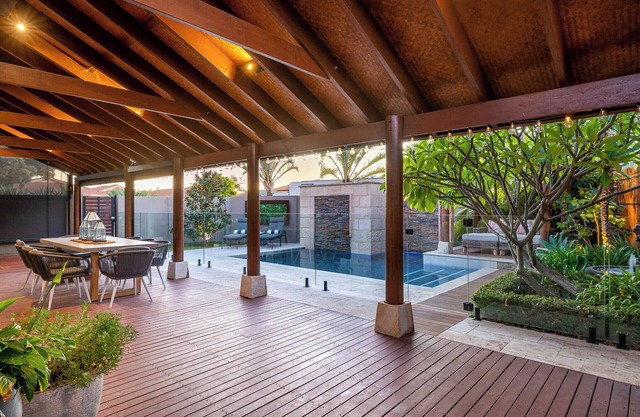 300m walk to the beach and cafes and shops.