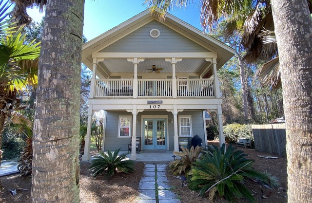 30A Seagrove Beach, 1 mile from Seaside, Walk to Beach, Sleeps 9-10, privacy