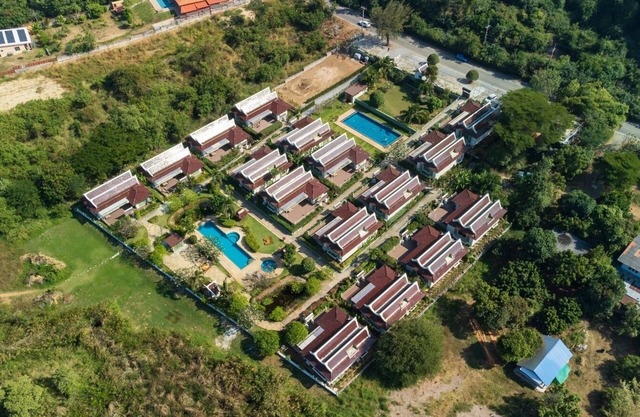 30° in February nestles into the Khao Tao mountains