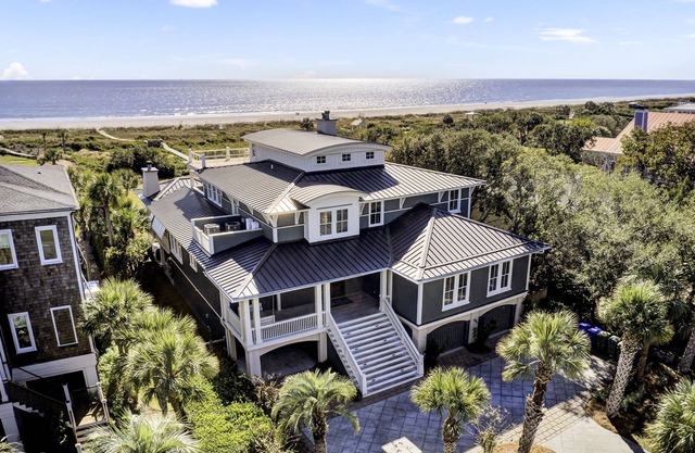 3100 Palm Boulevard by AvantStay | Beachfront, Ocean Views, Private Pool