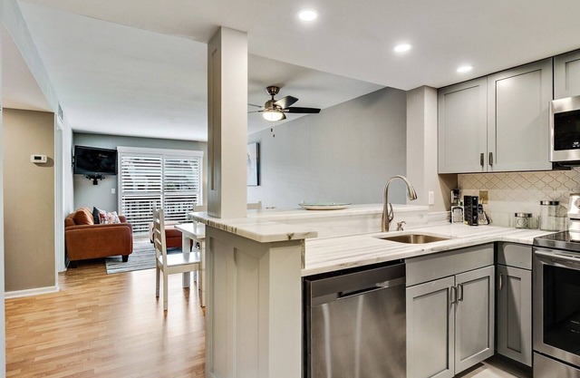 3206 Ocean View 2nd Floor SW