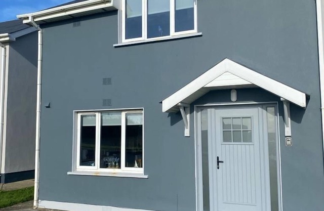 35 Atlantic View, Kilkee - a two story that sleeps 5 guests in 3 bedrooms