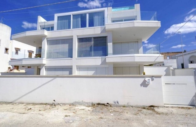 350 m from the sea detached apartment, large outdoor space with parking space