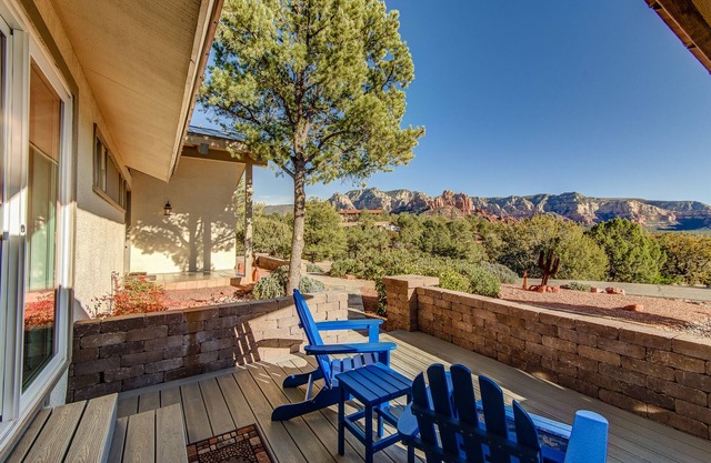 360 Views, Gorgeous Furniture, Deck Dining & Sunsets!