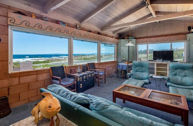3976 Mirka's Beach House, Oceanfront Near Asilomar