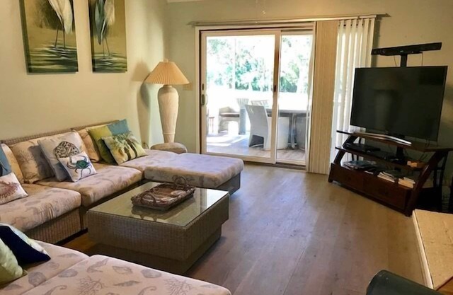 3BD/3BA Cottage! Updated Kitchen! Golf Views! Pet Friendly!