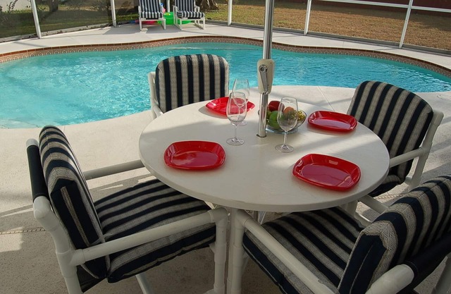 3bedroom home private pool, free pool heating near Disney I4 & shops