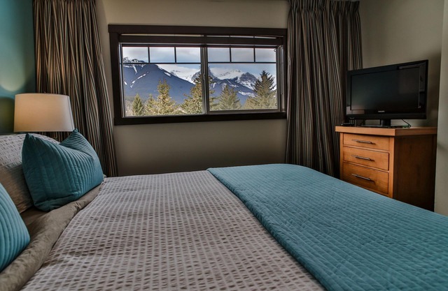 3BR, 1250SQFT, NATURE, HOT TUB, KING BEDS, PETS OK