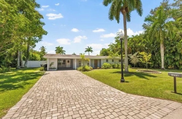 3BR Escape in Fort Myers’ McGregor Area – WiFi, Gym, near downtown