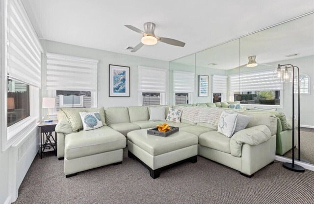 3BR Home - Close to Beach - Backyard Oasis
