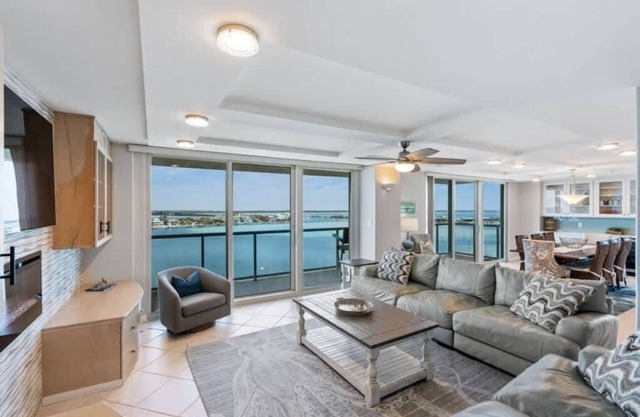 3BR Panoramic Island View + Washer/Dryer ~ Onsite Pool/Grills/Boat Launch