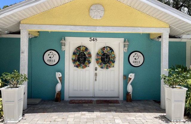 3Gulls Inn Ozona1-Boutique Hotel-Swimspa-King Studio-Spa-Like Bath-Pets Free