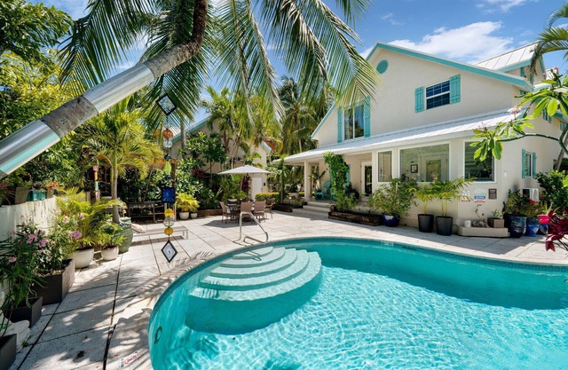 4 Bd Family Home with Private, Heated Pool - on Boggy Sands Rd