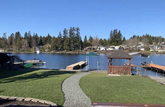 4 BDR/2 BA Waterfront Home located on beautiful Lake Stevens.
