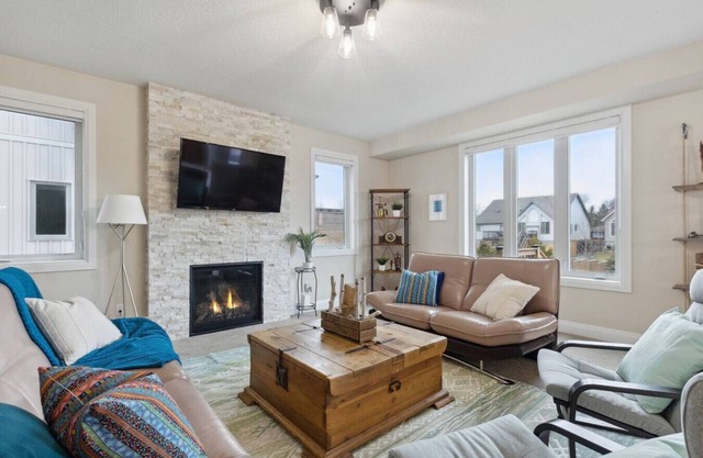4 BDR Home Near Downtown Collingwood and Blue Mtn