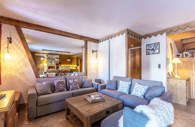 4-Bedroom Duplex with Pool, Spa, Ski-in/Ski-out