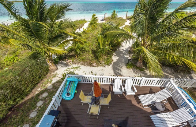 4 BED 4 BATH: Breath Taking Views, Right On Beach: Free Golf Cart & Kayaks