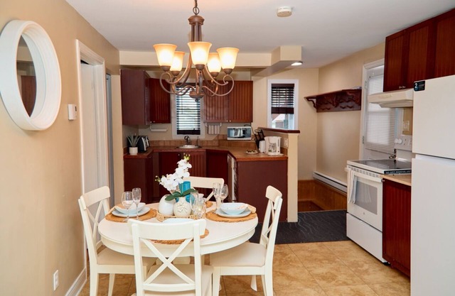 4-bedroom family home-Garden, BBQ, 3 free parking spaces!
