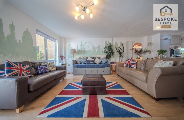 4 Bed House + 1 FREE Parking Space | Central London | Open - Plan