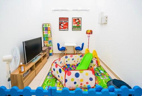 4-Bedrm ensuite family friendly house near Aeon Bukit Indah