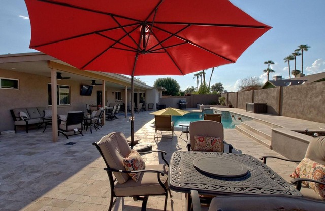 4 bedroom, 2 bath, beautiful relaxing outdoor living with heated pool