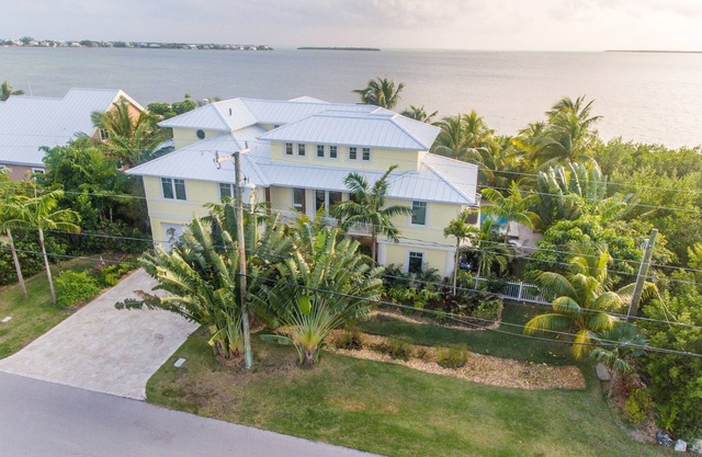 4 Bedroom 3.5 Bath Luxury Estate On Cudjoe Key