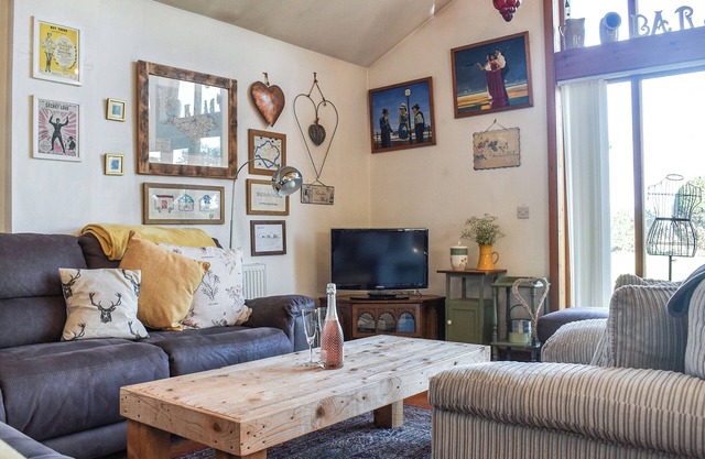 4 bedroom accommodation in Wootton Bridge