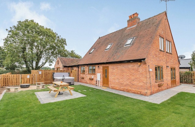 4 bedroom accommodation in Church Broughton, near Derby