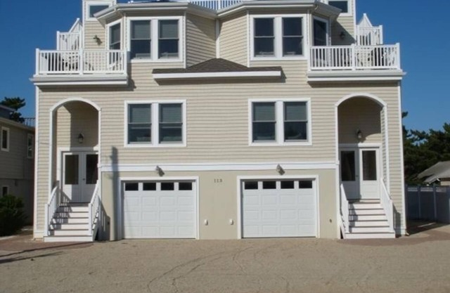 4 bedroom accommodation in Spray Beach
