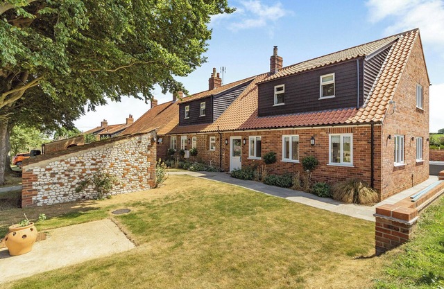 4 bedroom accommodation in Thornham