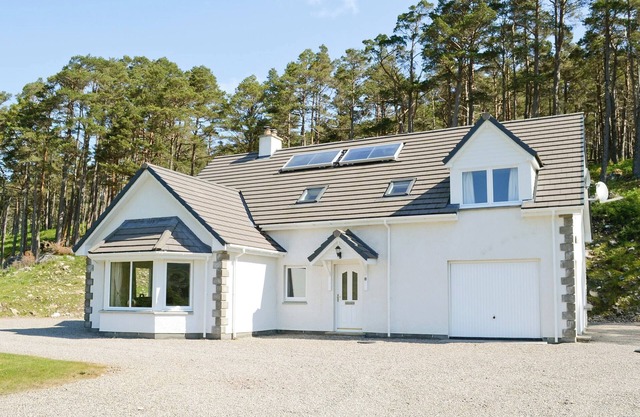 4 bedroom accommodation in Glen Cassley, near Lairg
