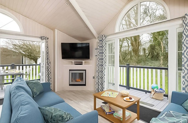 4 bedroom accommodation in Milford-on-Sea, Nr Lymington