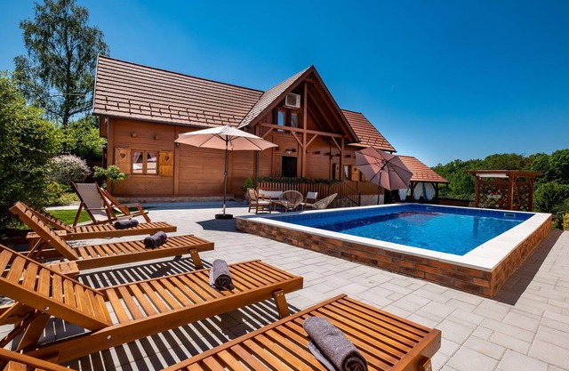 4 bedroom amazing home in Velika Buna