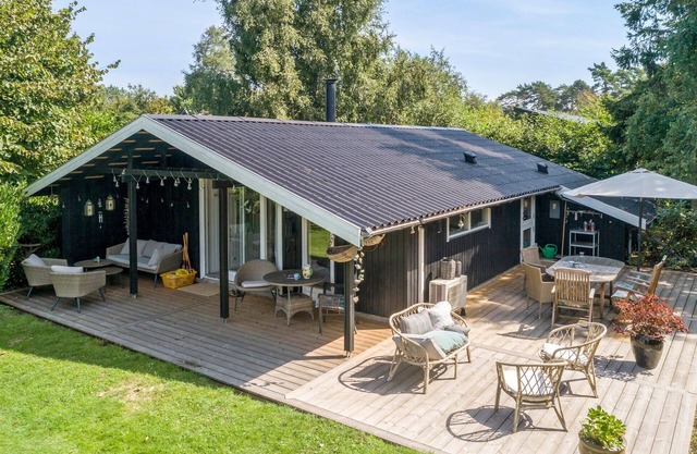 4 bedroom amazing home in Idestrup