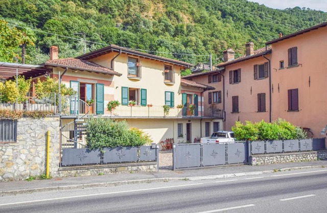 4 Bedroom Amazing Home In Pilzone-Iseo