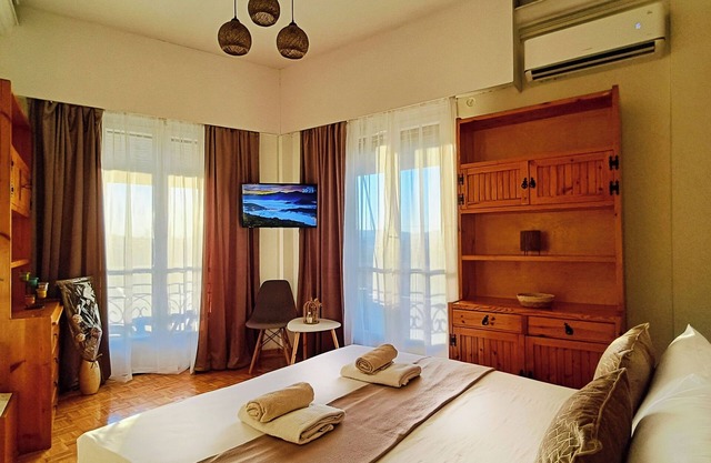 4-bedroom Athens Smart Stay - Base Rate - Extra Customisable